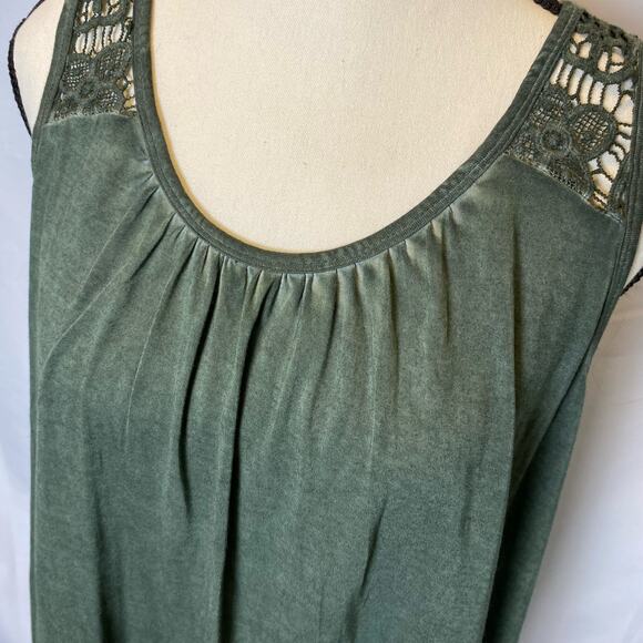 Cupio Dusty Sage Embroidered Back Slit Tank Top Shirt Size Large Womens - Picture 2 of 11